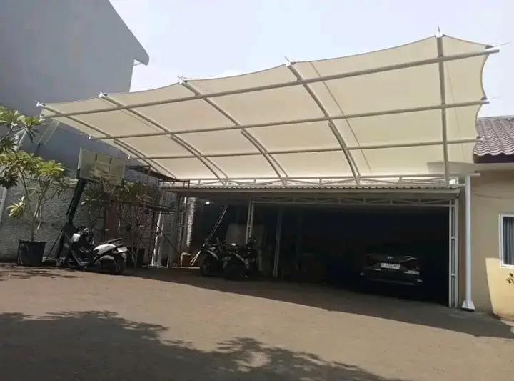 Kanopi membran carport rumah ukuran 6 x 7 meter karya Tensile Membrane Indonesia di Surabaya
